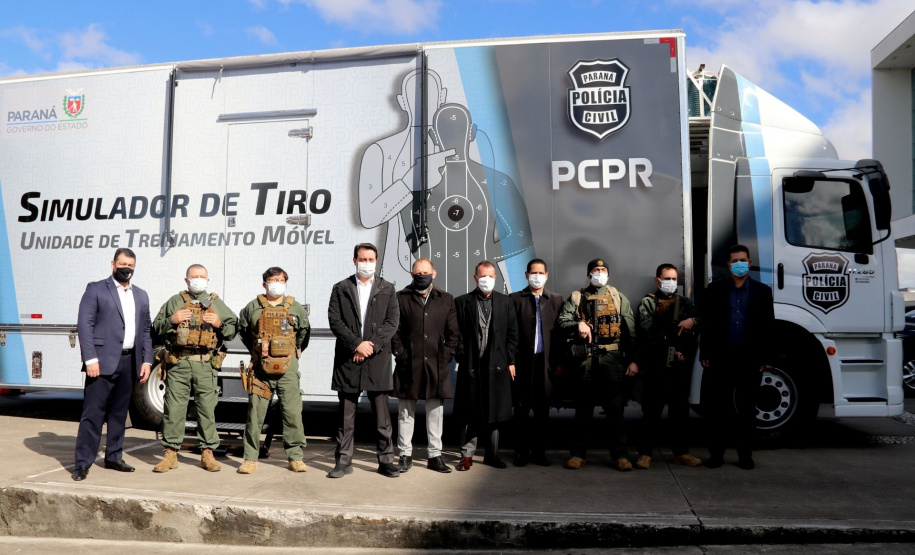 Polícia Civil recebe caminhão de treinamento de tiros e mais de 100 viaturas