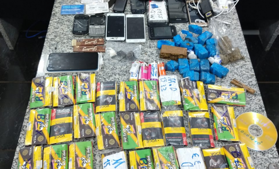 Agentes penitenciários de Cascavel impedem a entrada de 18 celulares em unidades prisionais