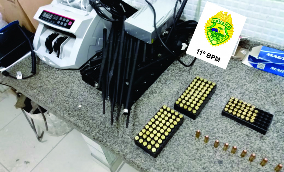 Ocorrência de perturbação de sossego em Campo Mourão leva policiais militares a encontrarem mais de 140 munições, maconha e um bloqueador de sinal veicular