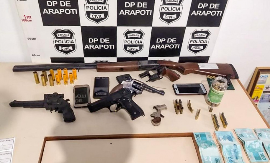 Polícia Civil prende duas pessoas e apreende armas em Arapoti (PR)