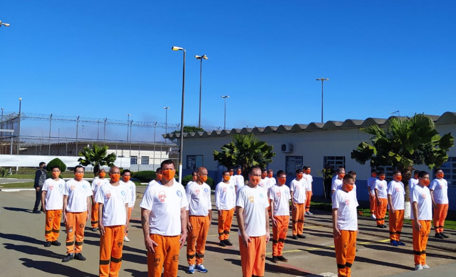 Presos de Piraquara executam Hino Nacional em comemoração aos 198 anos da Independência do Brasil.