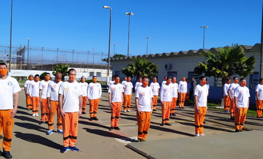 Presos de Piraquara executam Hino Nacional em comemoração aos 198 anos da Independência do Brasil.