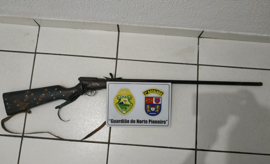 Em situações distintas, PM prende dois homens e apreende espingarda artesanal e drogas no Norte Pioneiro do Paraná