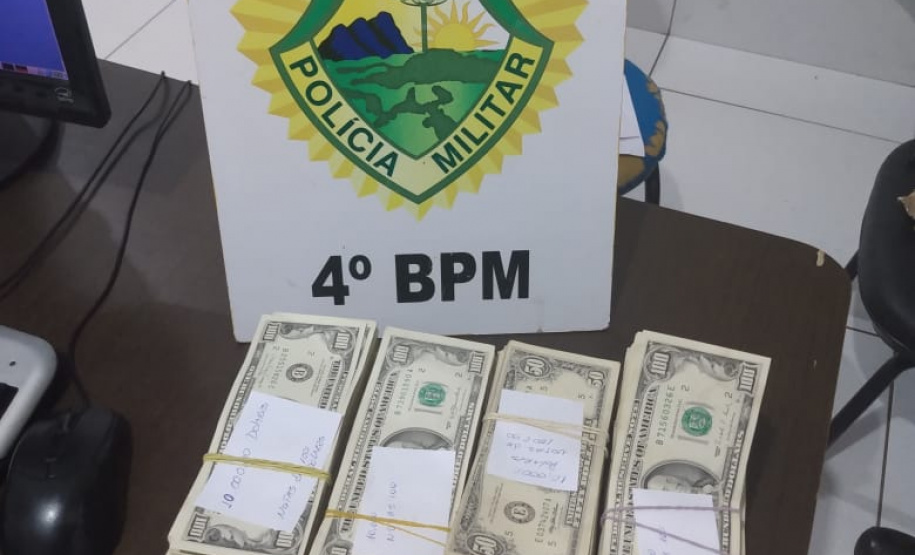 Polícia Militar recupera carro e apreende U$ 145 mil dólares ao atender ocorrência de perturbação do sossego em Maringá