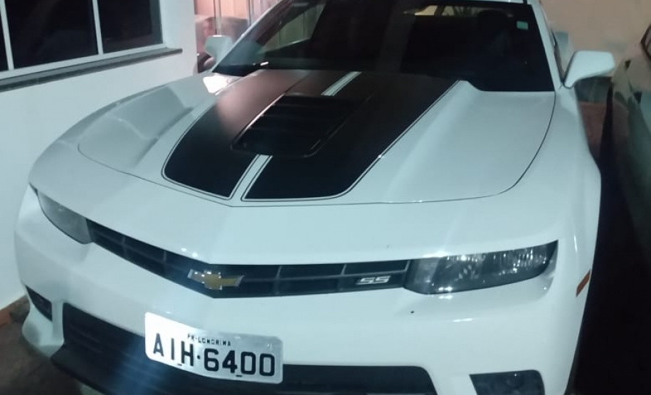 Polícia Militar recupera carro e apreende U$ 145 mil dólares ao atender ocorrência de perturbação do sossego em Maringá