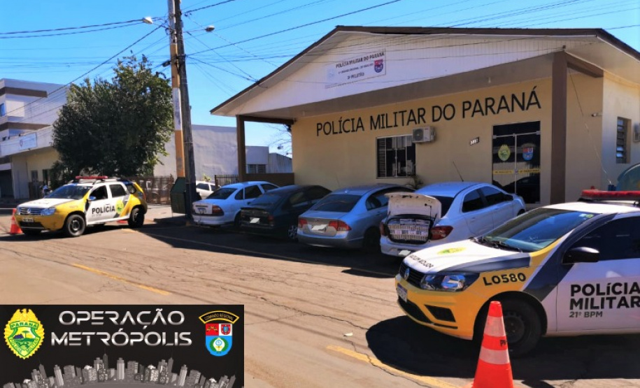 Durante patrulhamento, PM apreende mais de quatro mil pacotes de cigarros e cinco pessoas acabam presas em Realeza (PR)