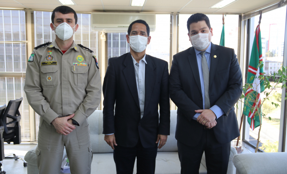 Secretário coronel Marinho recebe deputado Gugu Bueno