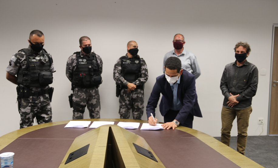 Assinatura de termo entre SESP, BOPE e prefeitura de Piraquara