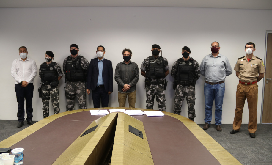 Assinatura de termo entre SESP, BOPE e prefeitura de Piraquara