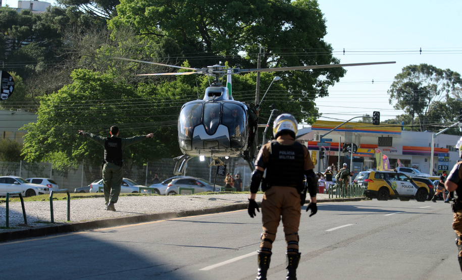 Inédito desfile motorizado da PM passa por cartões-postais da capital em alusão aos 166 anos da Corporação