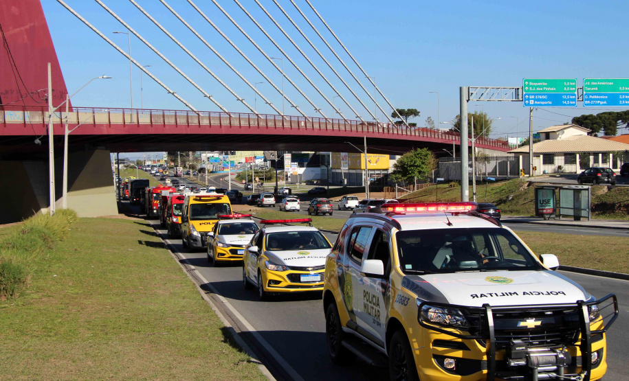 Inédito desfile motorizado da PM passa por cartões-postais da capital em alusão aos 166 anos da Corporação