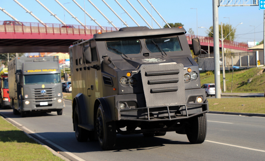 Inédito desfile motorizado da PM passa por cartões-postais da capital em alusão aos 166 anos da Corporação