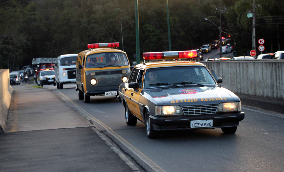 Inédito desfile motorizado da PM passa por cartões-postais da capital em alusão aos 166 anos da Corporação