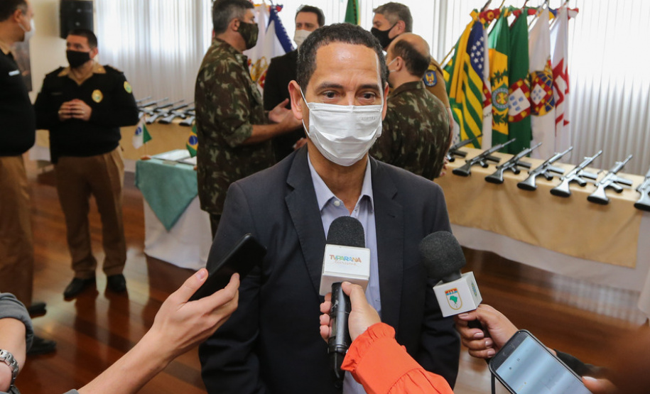 ​Paraná recebe 100 fuzis do Exército para reforçar segurança pública