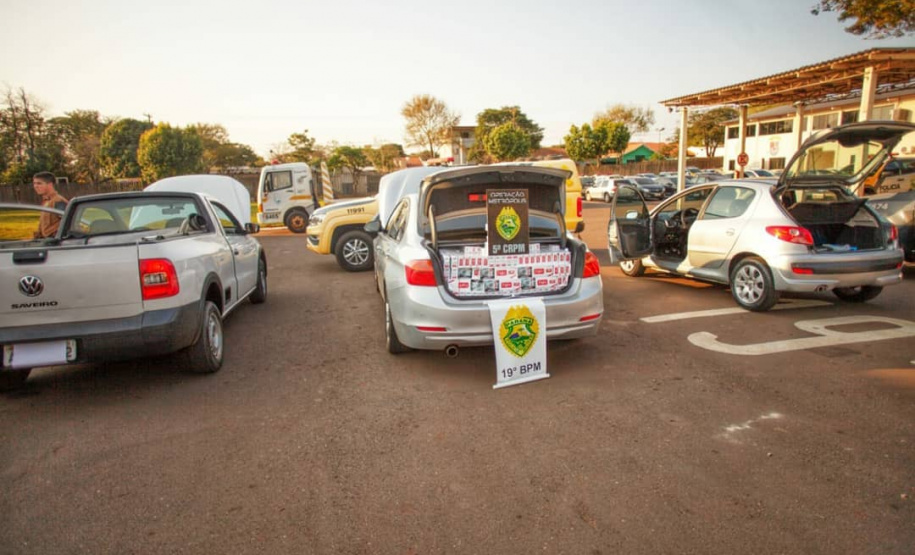 Em situações distintas, policiais militares apreendem mais de 12 quilos de maconha e 30 caixas de cigarros contrabandeados no Oeste do estado