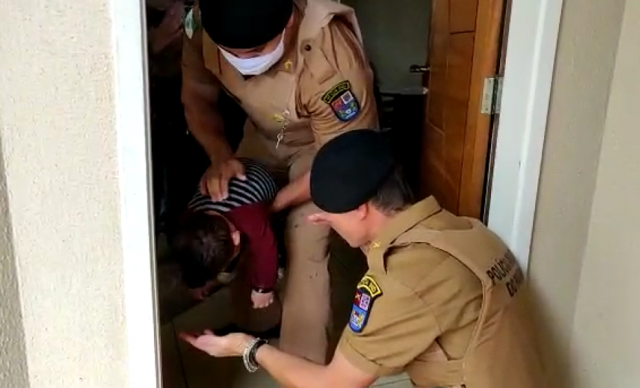 Policiais militares salvam bebê afogado em Londrina (PR), no Norte do estado
