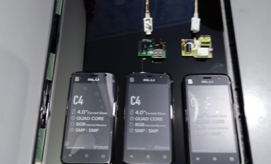 Depen apreende drogas e celulares dentro de televisores.