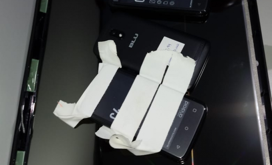 Depen apreende drogas e celulares dentro de televisores.