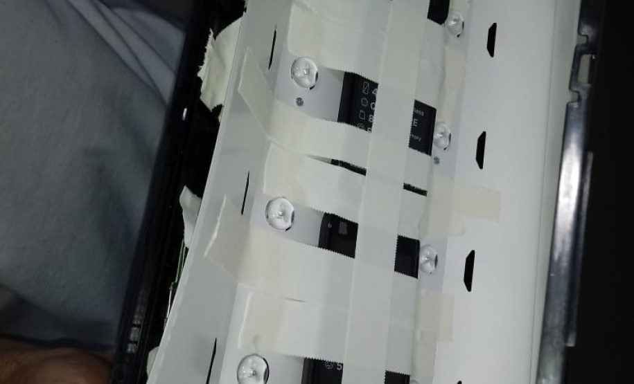 Depen apreende drogas e celulares dentro de televisores.