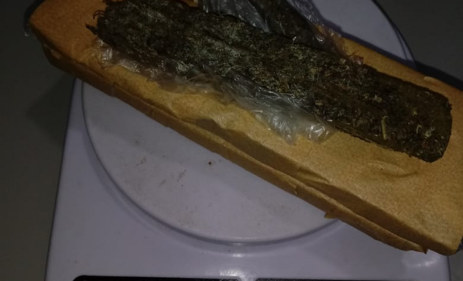 Depen apreende drogas e celulares dentro de televisores.