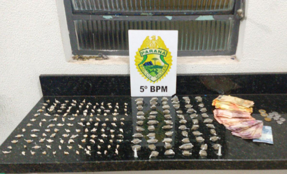 Em Londrina, PM apreende drogas, dinheiro e evita que ilícitos sejam jogados na PEL I em situações distintas