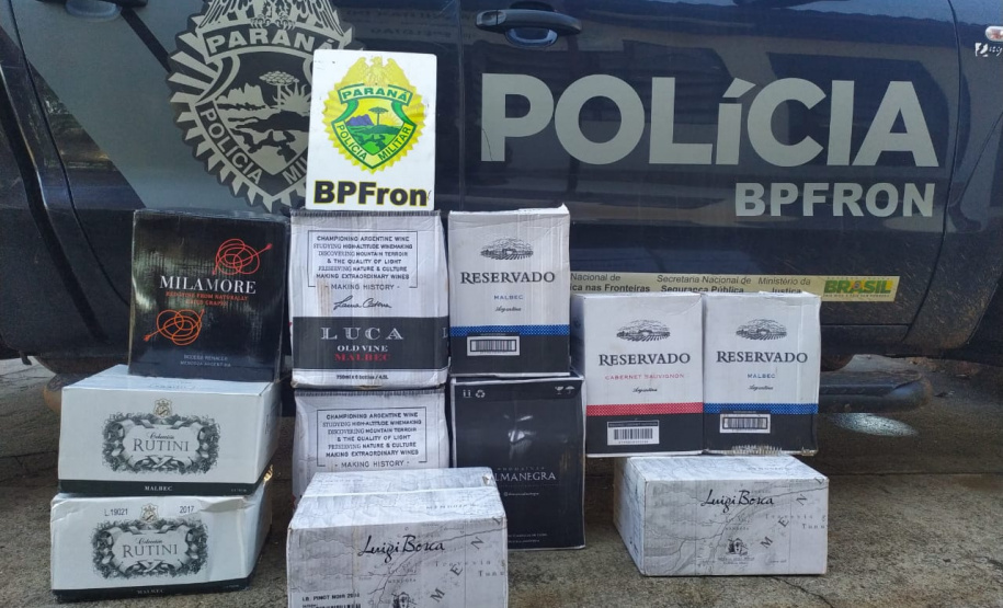 Após denúncias, Policiais da Fronteira apreendem 66 garrafas de vinhos contrabandeados em Barracão (PR)