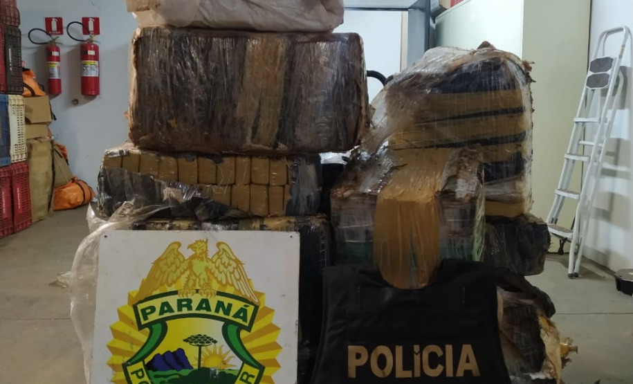 BPFron apreende mais de 400 quilos de maconha e pacotes de cigarros contrabandeados no Oeste do estado