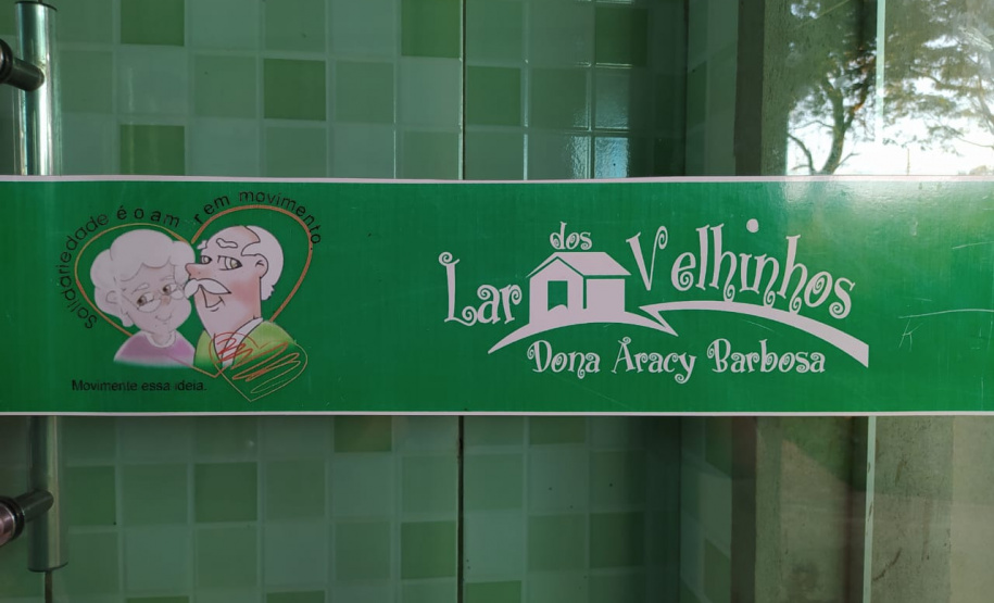 Presos da cadeia de Andirá confeccionam peças em lã para idosos