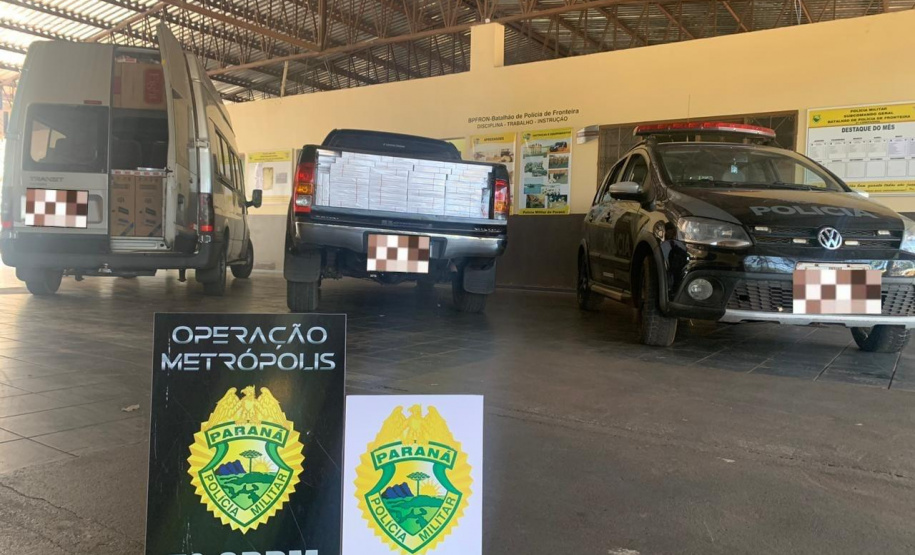 BPFron apreende carros e 9 mil de pacotes de cigarro contrabandeado do Paraguai em Terra Roxa (PR)
