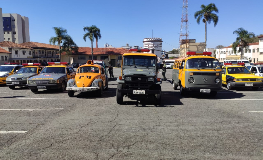 Inédito desfile motorizado da PM passa por cartões-postais da capital em alusão aos 166 anos da Corporação