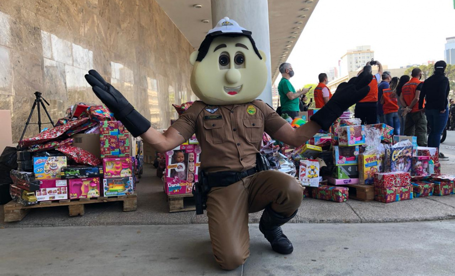 BPTran encerra Semana Nacional do Trânsito com apoio a arrecadação de brinquedos para a Campanha Paraná Piá