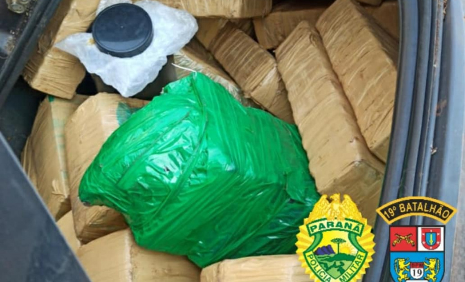 Carro com mais de 500 quilos de maconha é encontrado pela PM estacionado em Guaíra