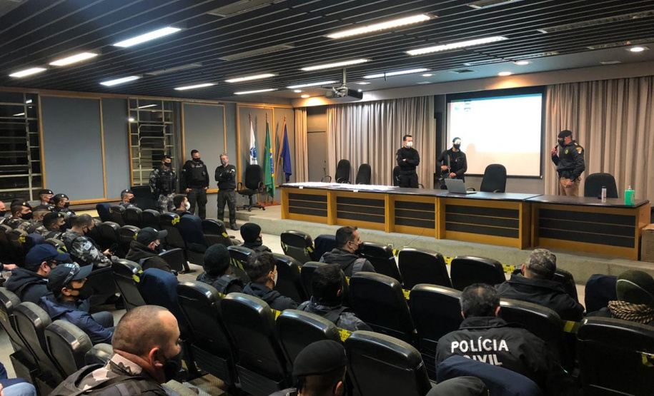 Polícia cumpre 53 mandados contra o tráfico de drogas em Curitiba e RMC