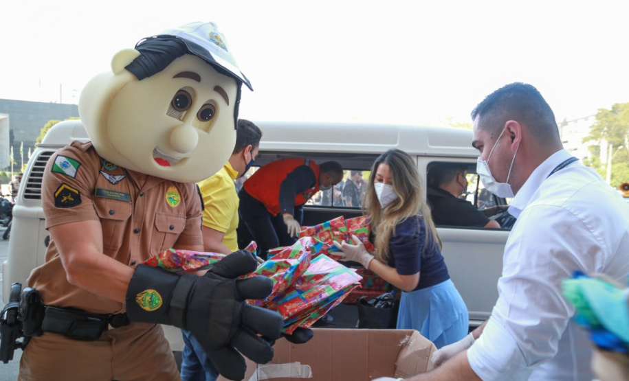 BPTran encerra Semana Nacional do Trânsito com apoio a arrecadação de brinquedos para a Campanha Paraná Piá