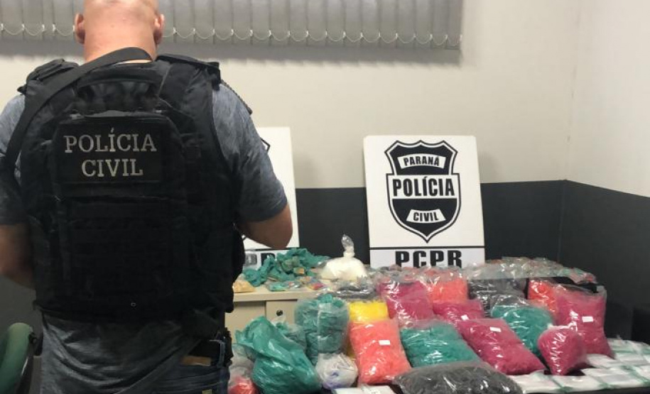 Polícia Civil prende seis suspeitos e apreende mais de 5 mil pinos de droga em Colombo