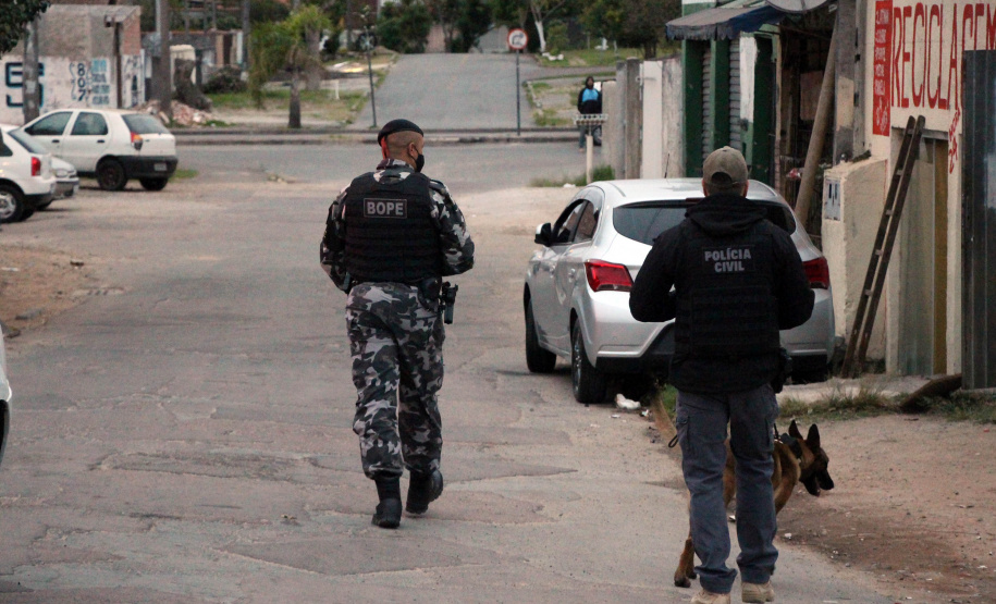 Polícias Civil e Militar prendem 15 envolvidos com tráfico de drogas