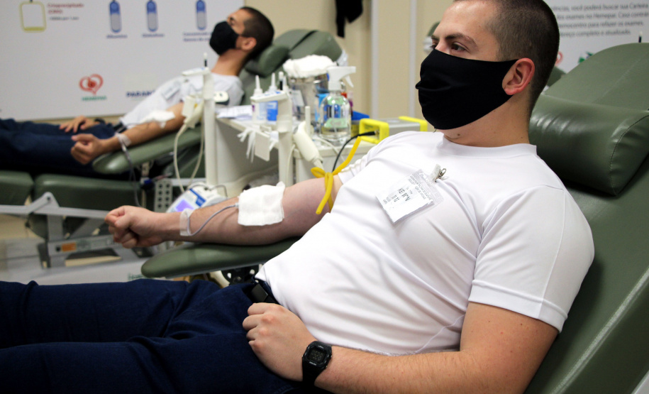Cadetes da Polícia Militar doam sangue no Hemepar de Curitiba