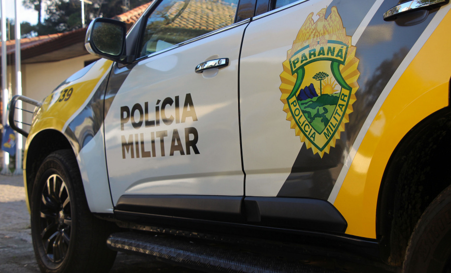 Dois homens tentam roubar caminhão carregado com 289 quilos de maconha e acabam presos pela PM no Oeste do estado; motorista também foi encaminhado