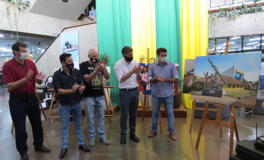 Exposição apresenta obras pintadas por presos de Cascavel