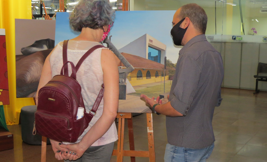 Exposição apresenta obras pintadas por presos de Cascavel