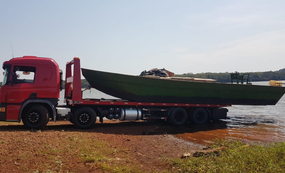 Operação Hórus apreende dois barcos lotados de cigarros paraguaios no Lago Itaipu e causa prejuízo de R$ 3,5 milhões ao contrabando