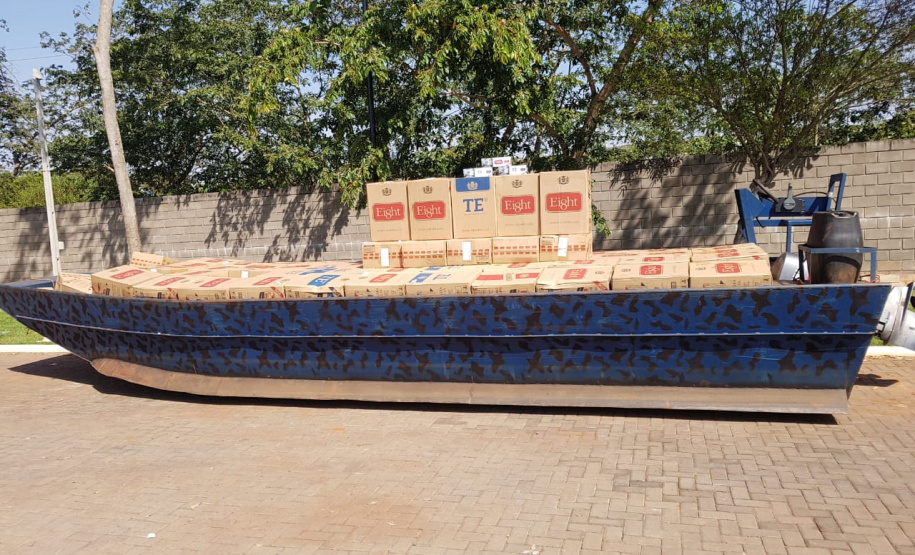 Operação Hórus apreende dois barcos lotados de cigarros paraguaios no Lago Itaipu e causa prejuízo de R$ 3,5 milhões ao contrabando