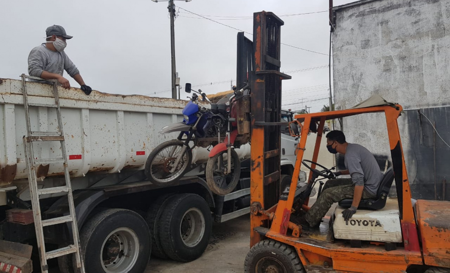 Quase 140 veículos são retirados do pátio da Delegacia de Campo Largo