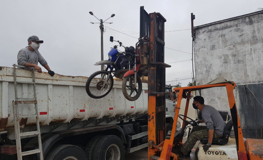 Quase 140 veículos são retirados do pátio da Delegacia de Campo Largo