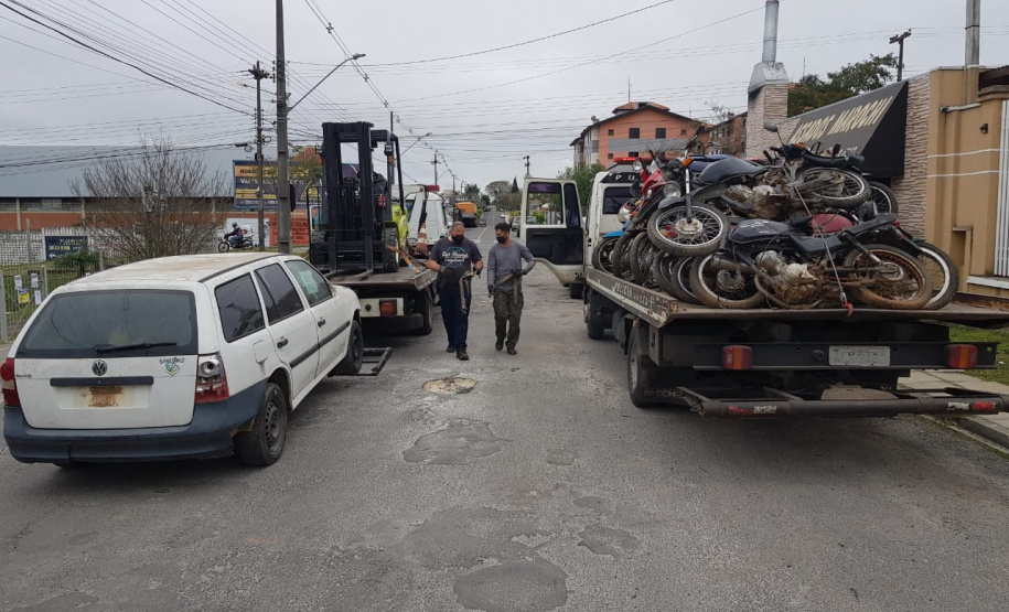 Quase 140 veículos são retirados do pátio da Delegacia de Campo Largo