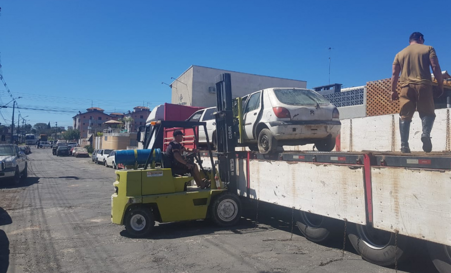 Quase 140 veículos são retirados do pátio da Delegacia de Campo Largo