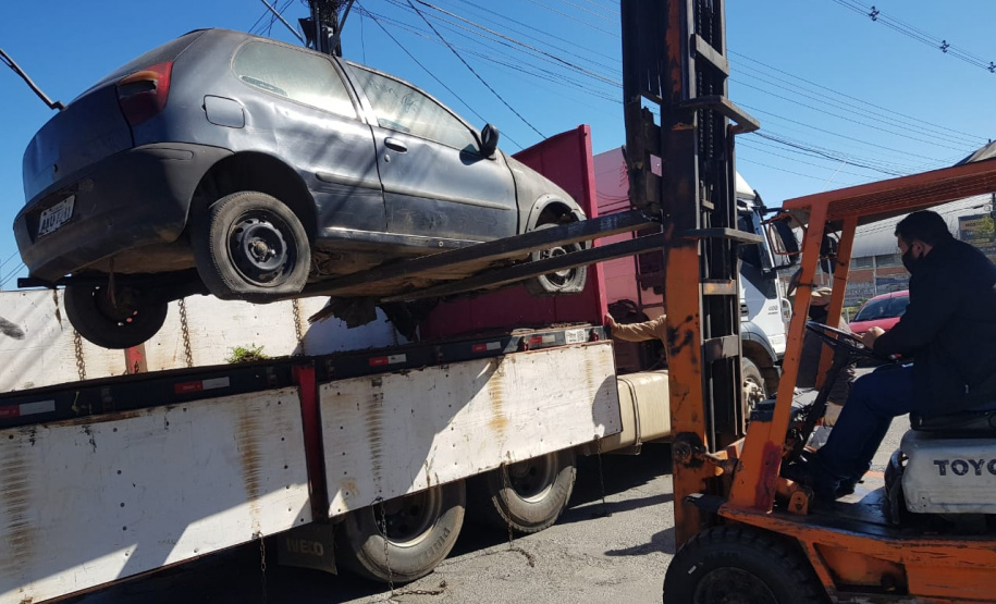 Quase 140 veículos são retirados do pátio da Delegacia de Campo Largo