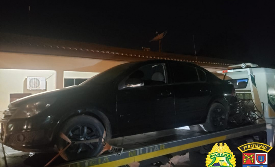 Carro com rádio comunicador lotado de cigarros paraguaios é apreendido pela PM em Cidade Gaúcha (PR)