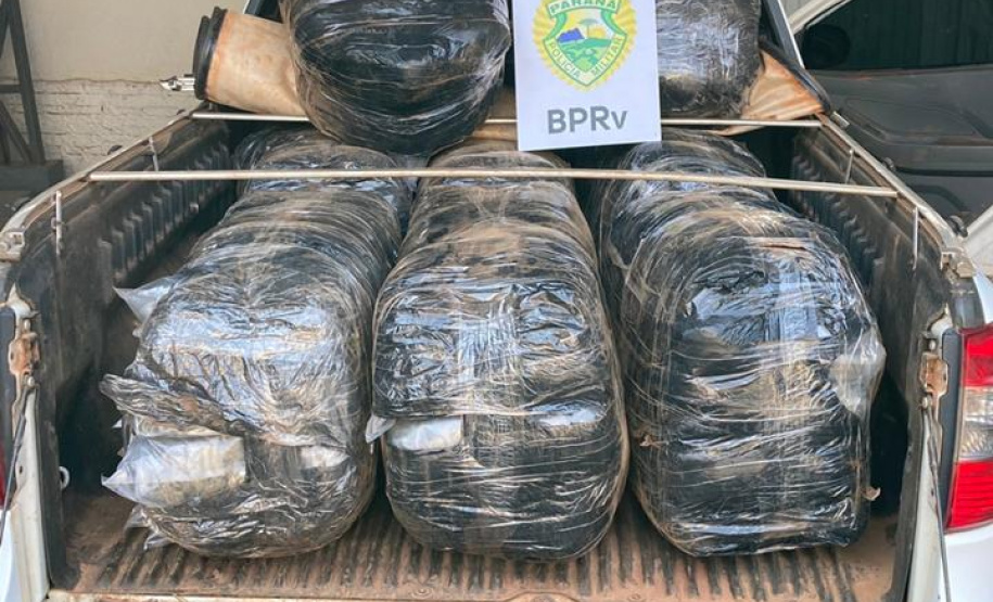 Carro furtado em Joinville (SC) é apreendido pelo BPRv com mais de 100 quilos de Skunk no Oeste do Paraná