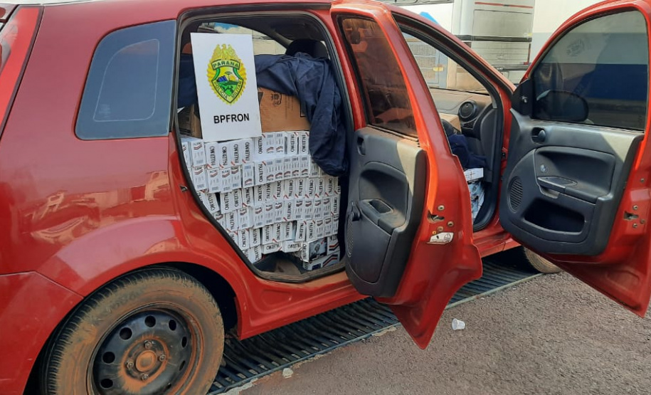 BPFron apreende dois caminhões e dois carros carregados com cigarros e eletrônicos contrabandeados no Oeste do estado